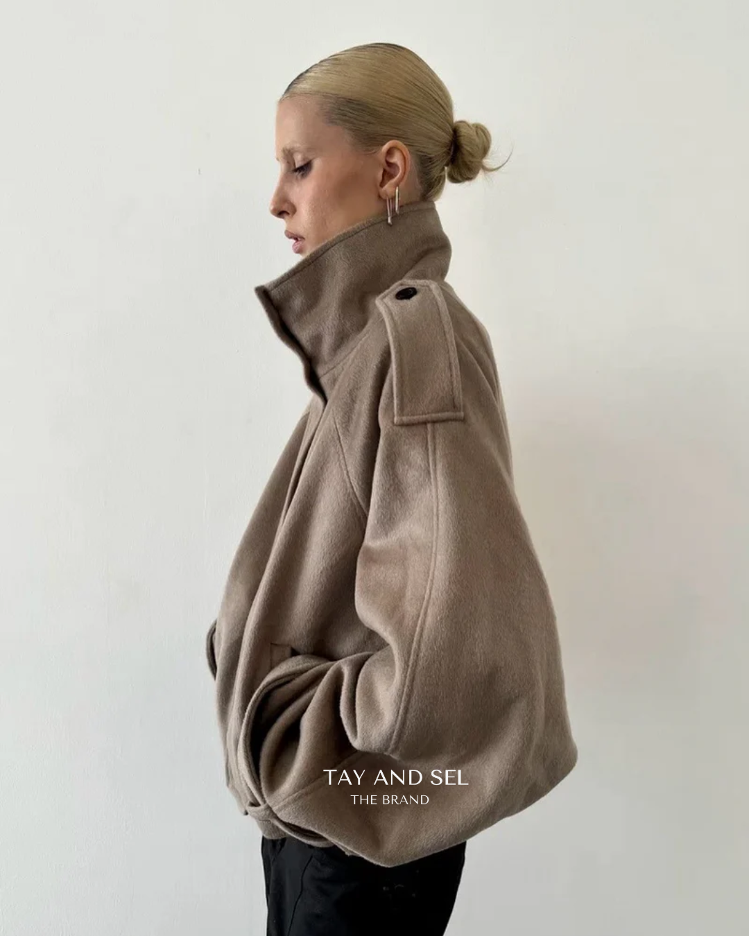 Minimalist Buttoned Wool Short Coat